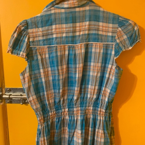 Women’s short sleeved pleated and fitted blouse. Size L fits small - Picture 2 of 5